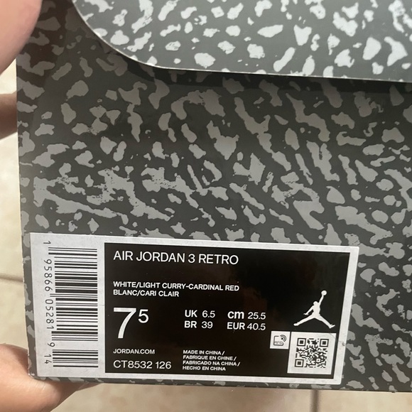 Air Jordan 3 Retro barely worn like new size 7.5 men / 8.5 women - Picture 5 of 5